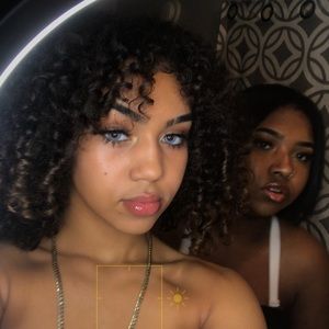 Meet your Posher, Malia